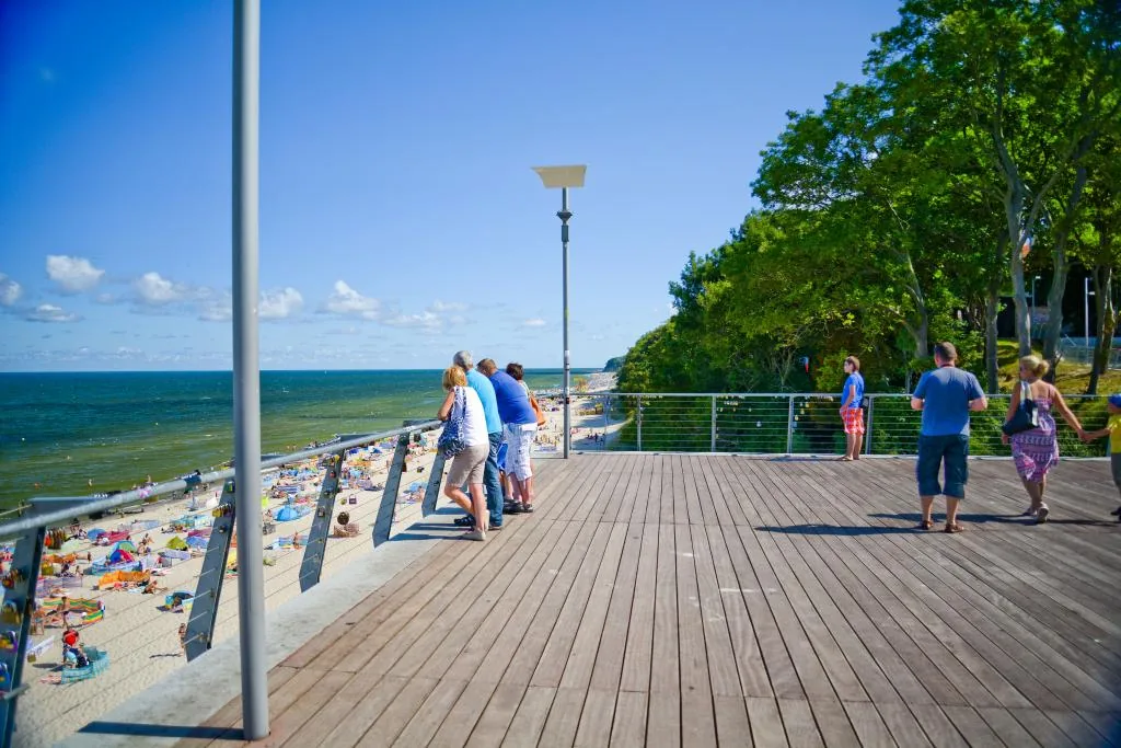 Platforma widokowa nad plażą w Rewalu